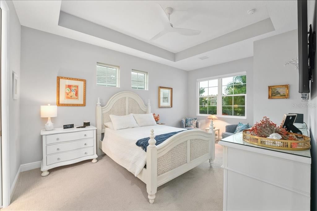 Activo con contrato: $969,900 (2 camas, 2 baños, 1940 Pies cuadrados)