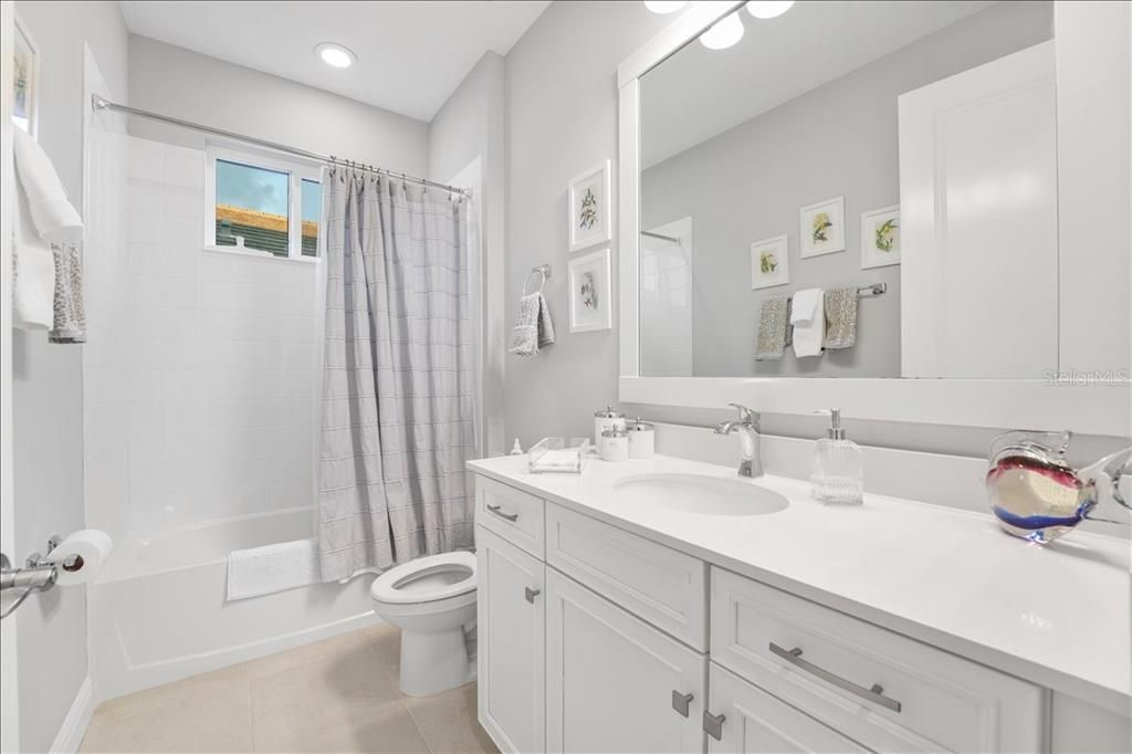 Activo con contrato: $969,900 (2 camas, 2 baños, 1940 Pies cuadrados)