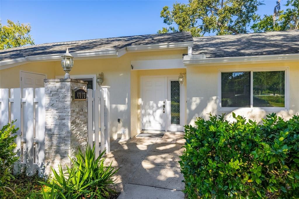 Active With Contract: $275,000 (2 beds, 2 baths, 1298 Square Feet)