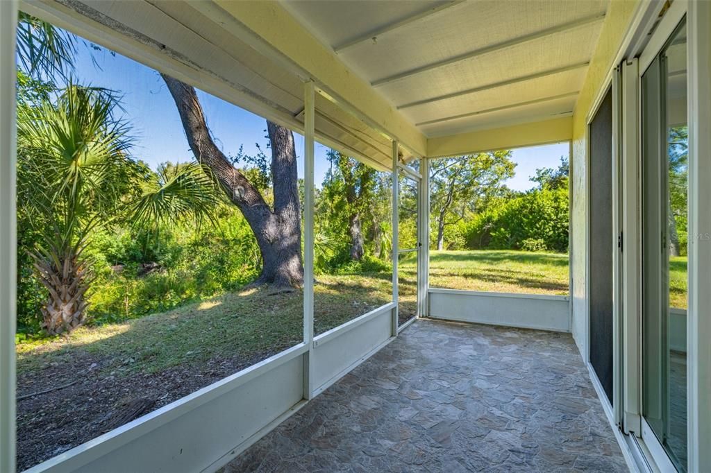 Active With Contract: $275,000 (2 beds, 2 baths, 1298 Square Feet)