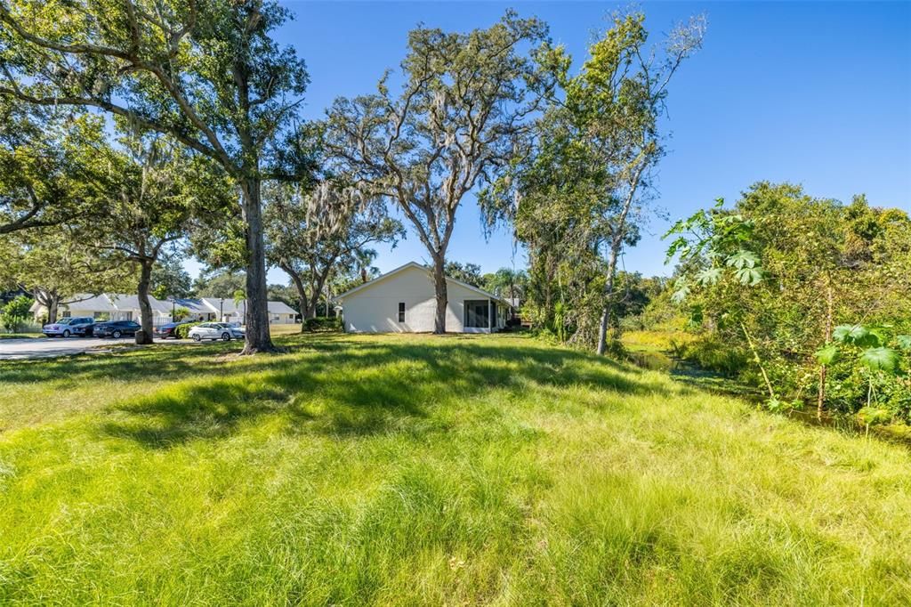 Active With Contract: $275,000 (2 beds, 2 baths, 1298 Square Feet)