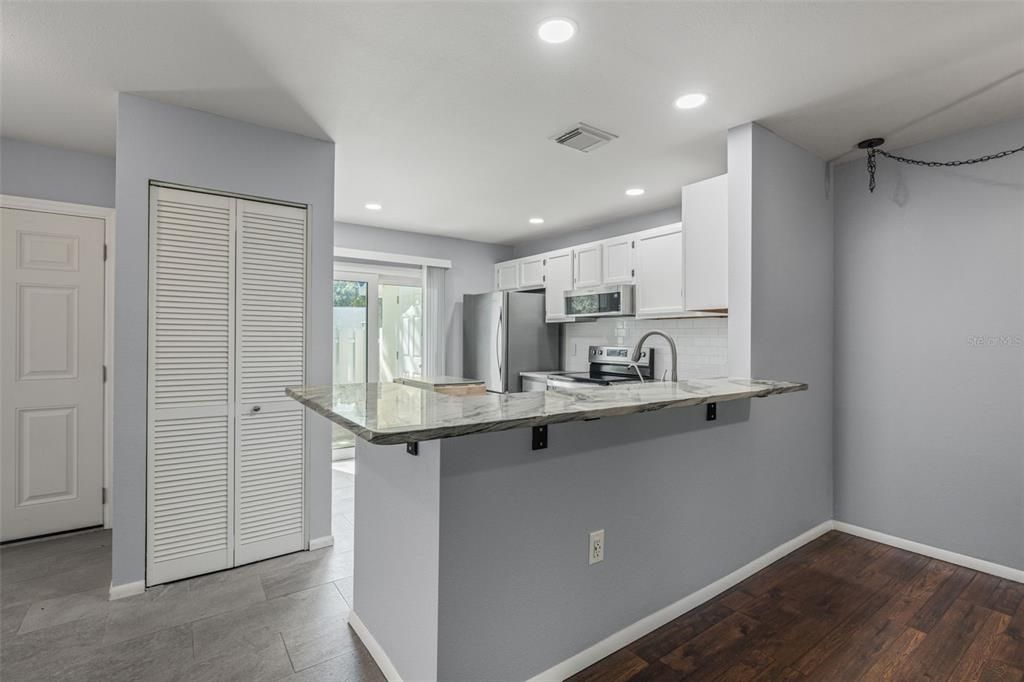 Active With Contract: $275,000 (2 beds, 2 baths, 1298 Square Feet)