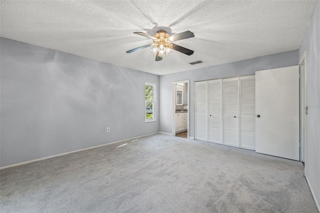 Active With Contract: $275,000 (2 beds, 2 baths, 1298 Square Feet)