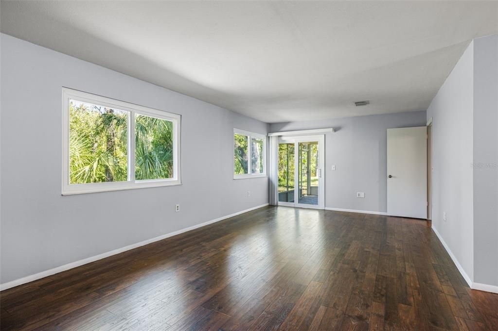 Active With Contract: $275,000 (2 beds, 2 baths, 1298 Square Feet)