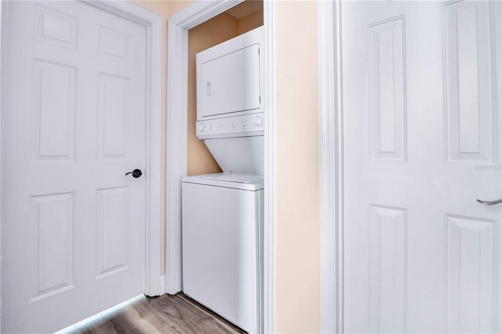 待售: $1,299,000 (6 贝兹, 4 浴室, 3593 平方英尺)