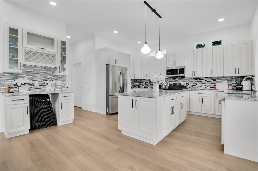 待售: $1,299,000 (6 贝兹, 4 浴室, 3593 平方英尺)