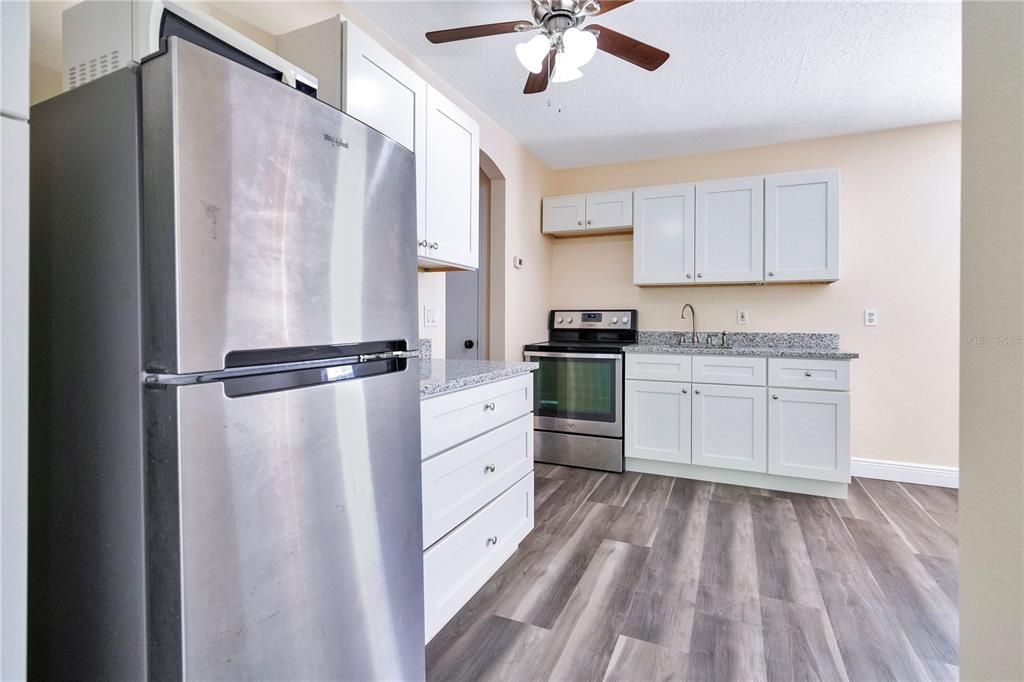 待售: $1,299,000 (6 贝兹, 4 浴室, 3593 平方英尺)