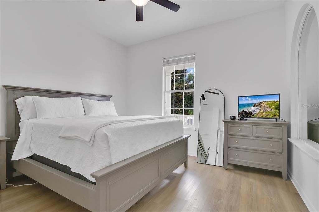 待售: $1,299,000 (6 贝兹, 4 浴室, 3593 平方英尺)