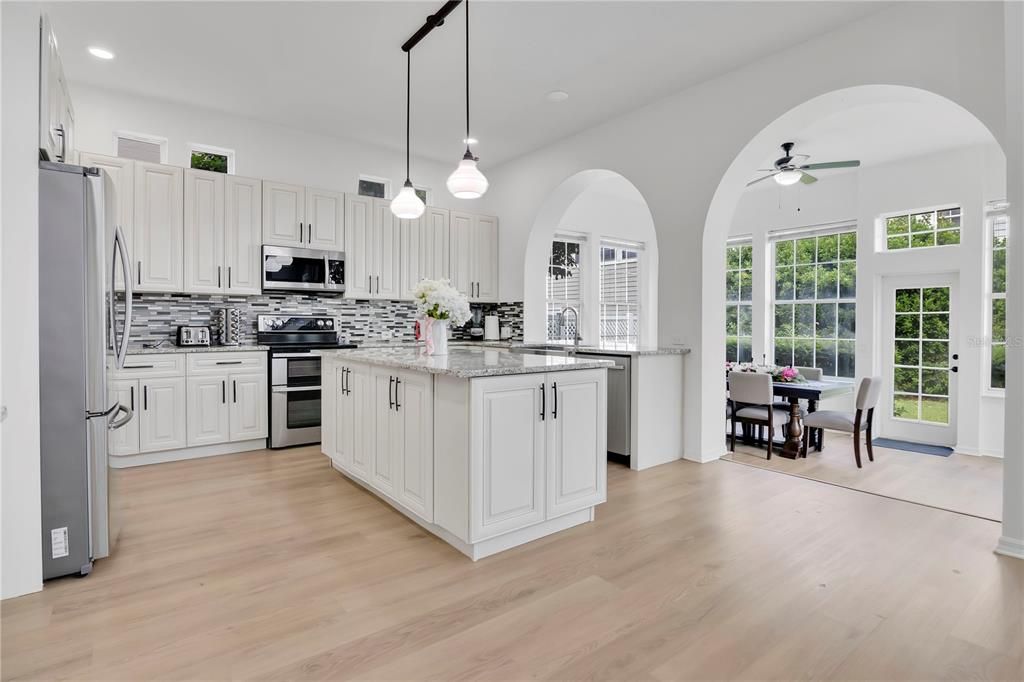 待售: $1,299,000 (6 贝兹, 4 浴室, 3593 平方英尺)