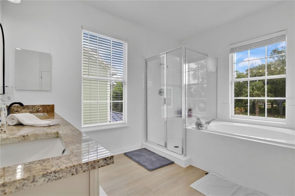 待售: $1,299,000 (6 贝兹, 4 浴室, 3593 平方英尺)