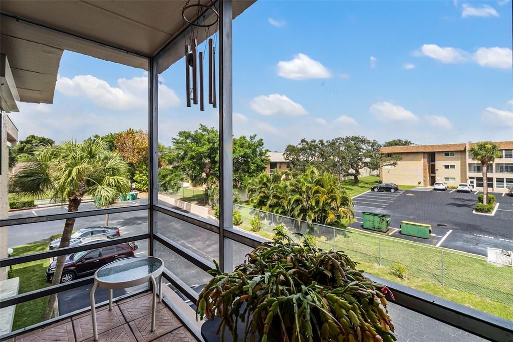 For Sale: $149,900 (1 beds, 1 baths, 828 Square Feet)