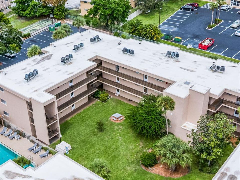 For Sale: $149,900 (1 beds, 1 baths, 828 Square Feet)