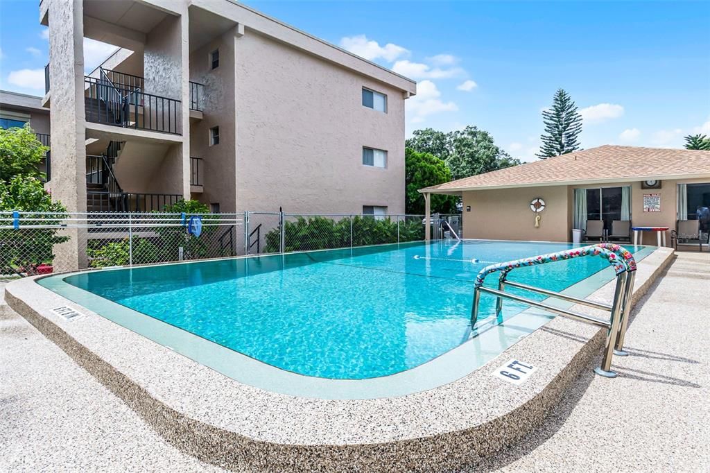 For Sale: $149,900 (1 beds, 1 baths, 828 Square Feet)