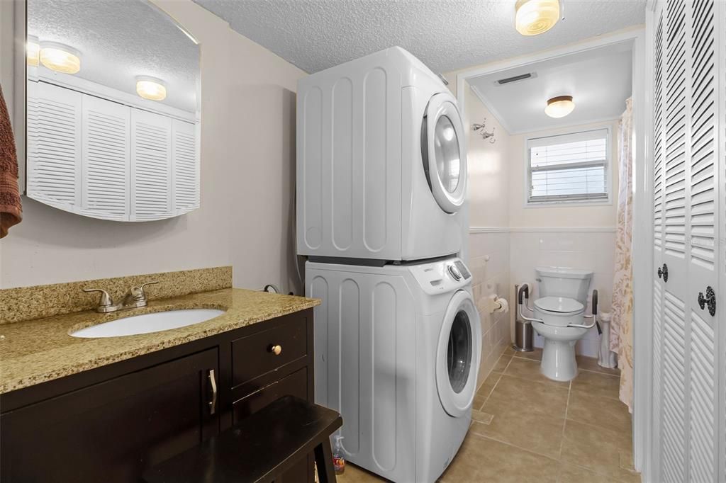 For Sale: $149,900 (1 beds, 1 baths, 828 Square Feet)