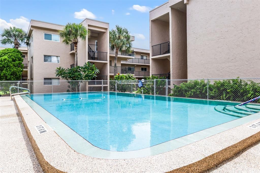 For Sale: $149,900 (1 beds, 1 baths, 828 Square Feet)