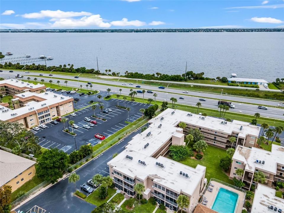 For Sale: $149,900 (1 beds, 1 baths, 828 Square Feet)