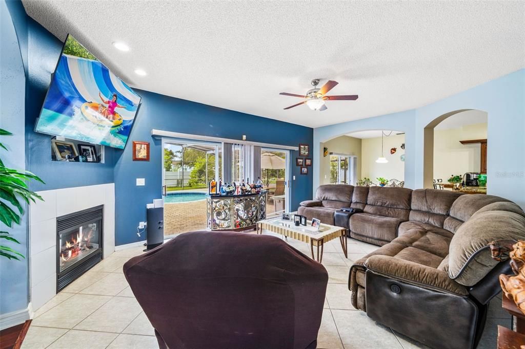 For Sale: $590,000 (4 beds, 2 baths, 3332 Square Feet)