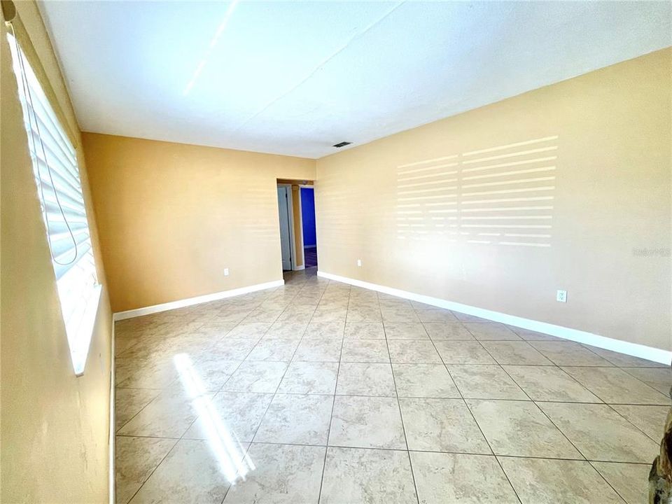 待售: $454,900 (4 贝兹, 2 浴室, 1665 平方英尺)