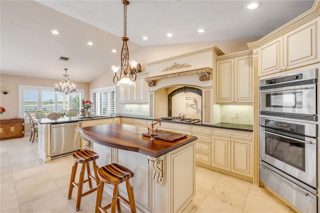 待售: $3,400,000 (6 贝兹, 4 浴室, 4827 平方英尺)