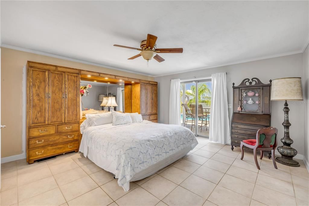 待售: $3,400,000 (6 贝兹, 4 浴室, 4827 平方英尺)