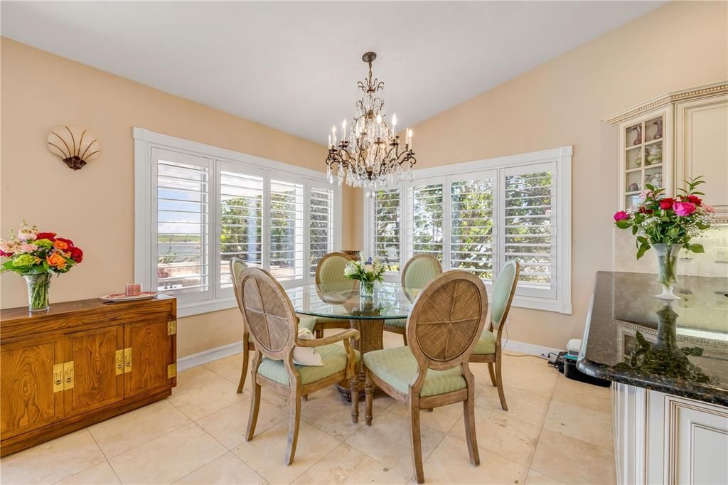 待售: $3,400,000 (6 贝兹, 4 浴室, 4827 平方英尺)