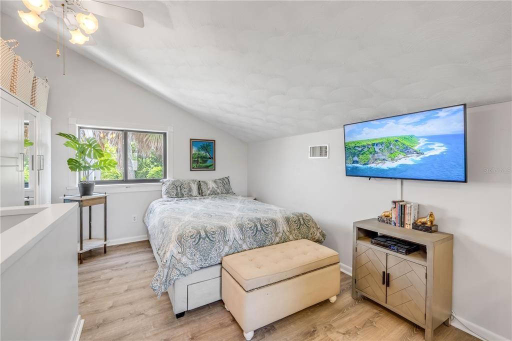 待售: $3,400,000 (6 贝兹, 4 浴室, 4827 平方英尺)