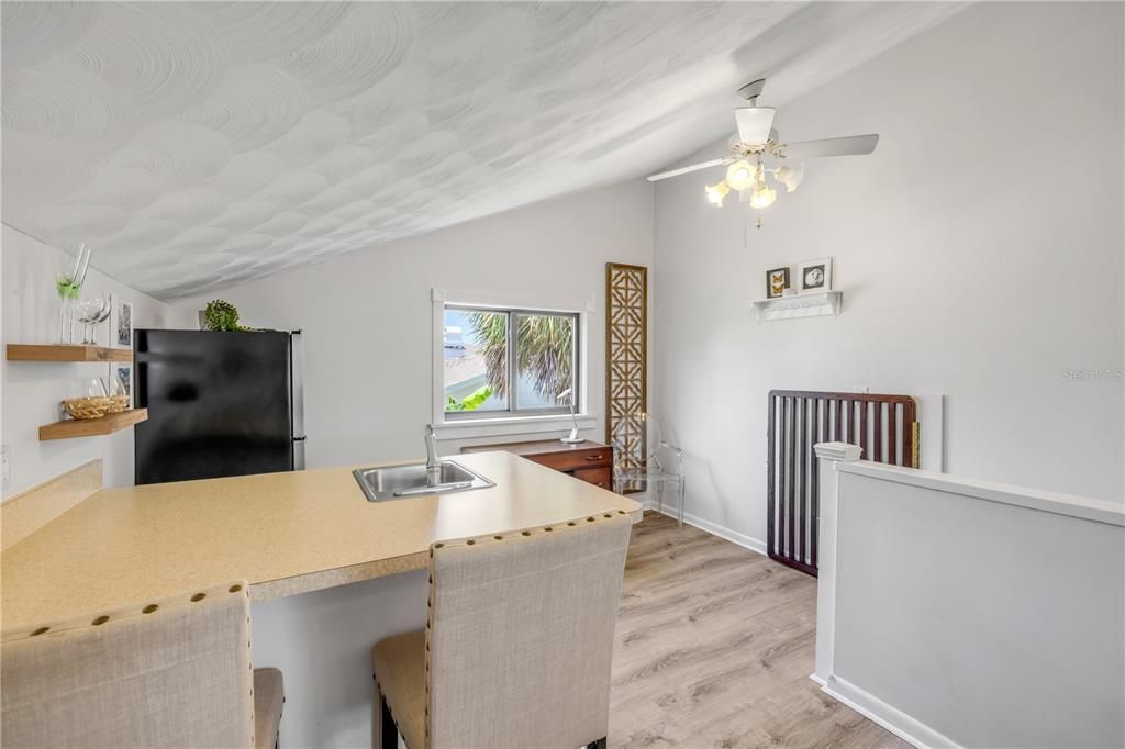 待售: $3,400,000 (6 贝兹, 4 浴室, 4827 平方英尺)