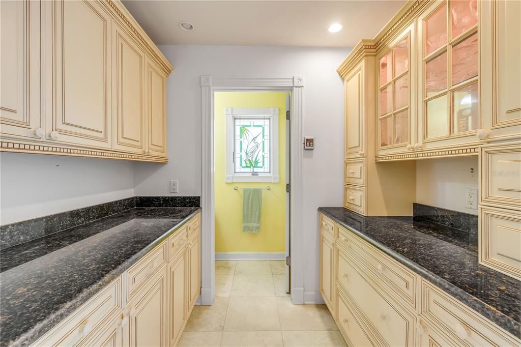 待售: $3,400,000 (6 贝兹, 4 浴室, 4827 平方英尺)