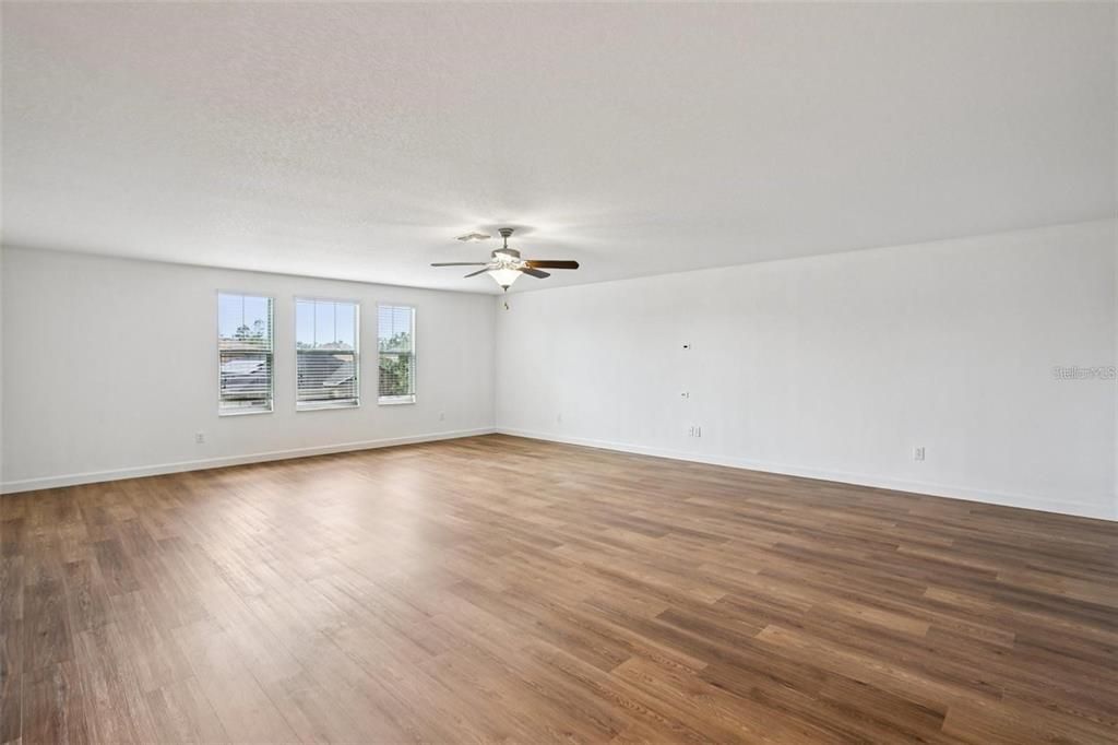 出租: $3,380 (5 贝兹, 3 浴室, 3773 平方英尺)