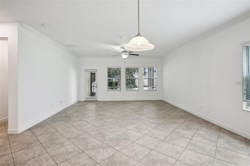 出租: $3,380 (5 贝兹, 3 浴室, 3773 平方英尺)