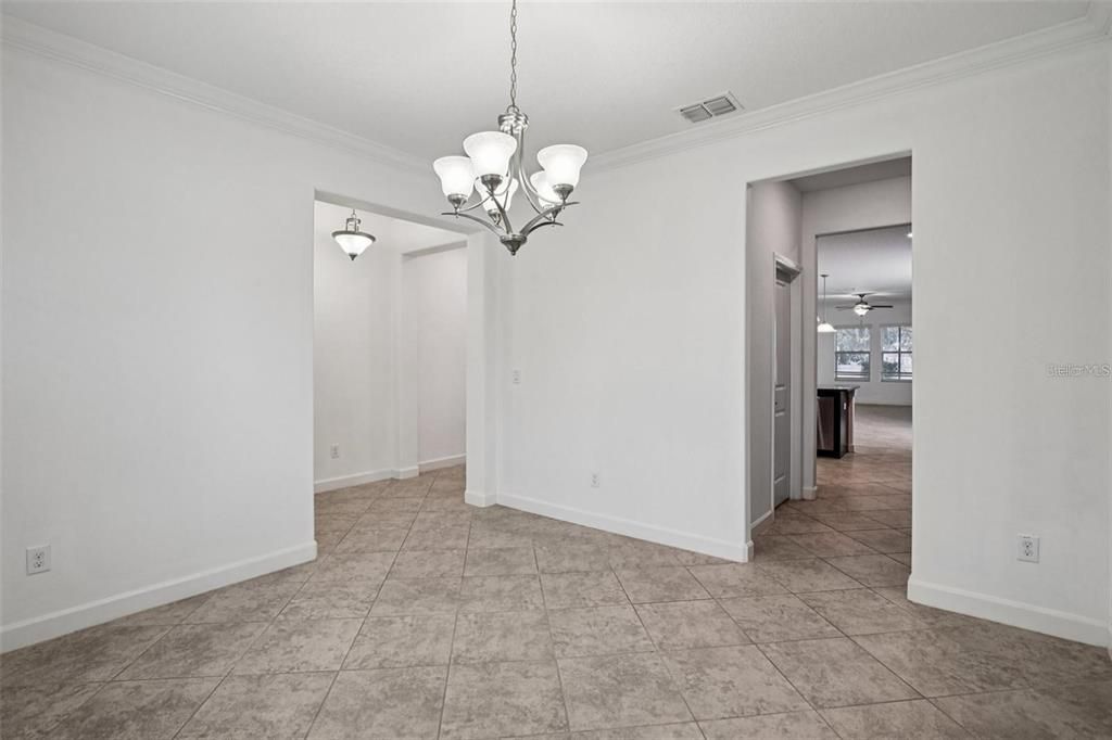 出租: $3,380 (5 贝兹, 3 浴室, 3773 平方英尺)