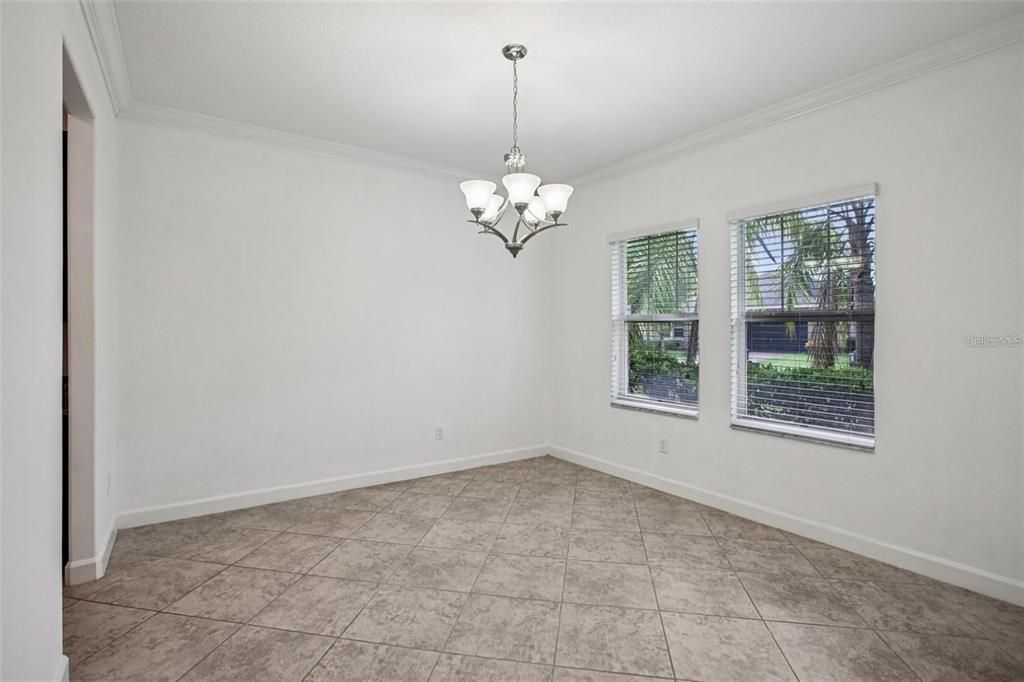 出租: $3,380 (5 贝兹, 3 浴室, 3773 平方英尺)