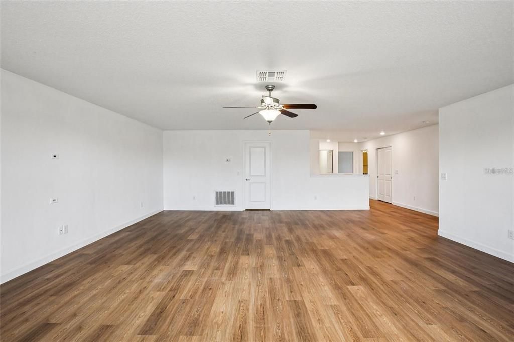 出租: $3,380 (5 贝兹, 3 浴室, 3773 平方英尺)