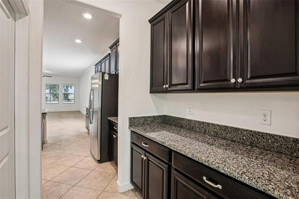 出租: $3,380 (5 贝兹, 3 浴室, 3773 平方英尺)