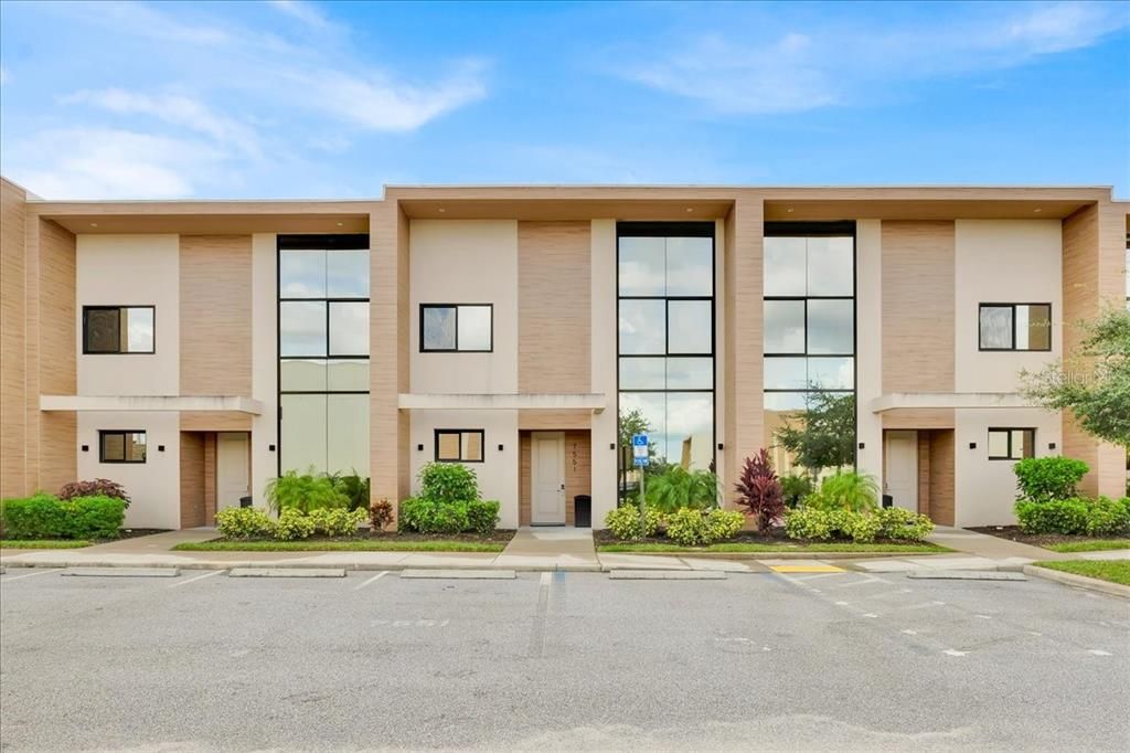 最近售出: $490,000 (4 贝兹, 4 浴室, 2356 平方英尺)