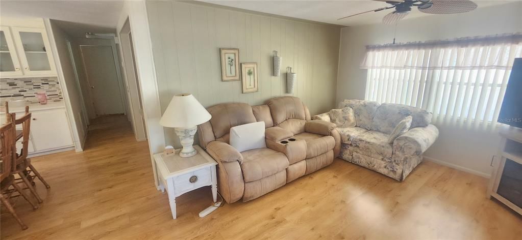 For Sale: $130,000 (2 beds, 2 baths, 1008 Square Feet)