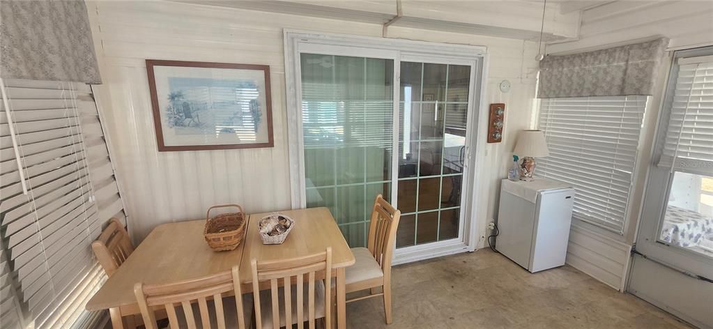 For Sale: $130,000 (2 beds, 2 baths, 1008 Square Feet)