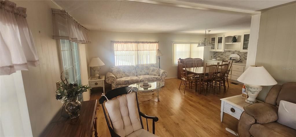 For Sale: $130,000 (2 beds, 2 baths, 1008 Square Feet)