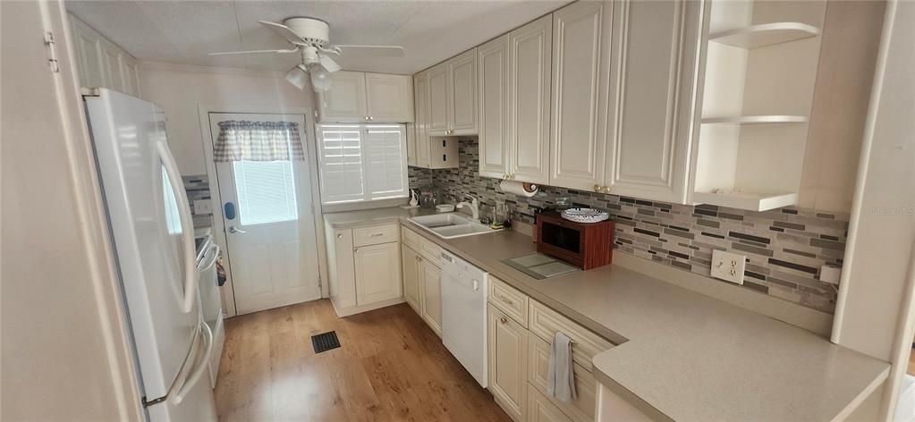 For Sale: $130,000 (2 beds, 2 baths, 1008 Square Feet)