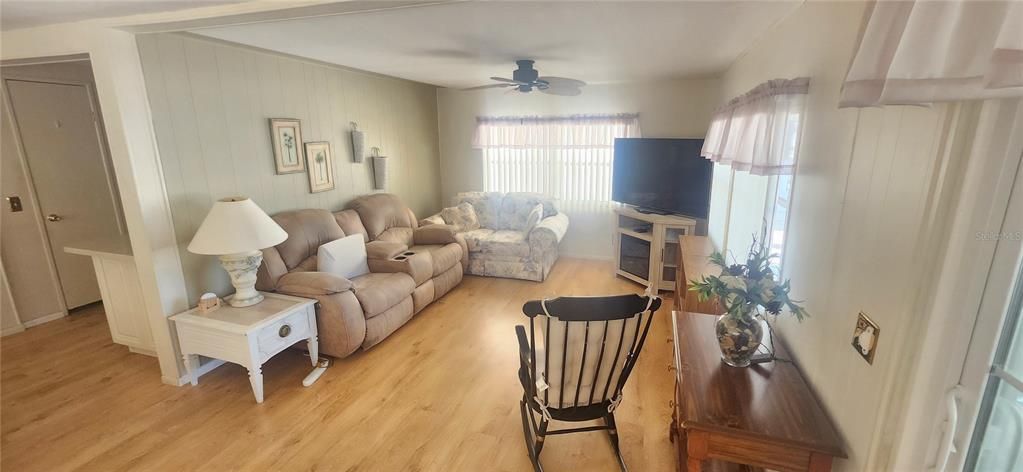 For Sale: $130,000 (2 beds, 2 baths, 1008 Square Feet)