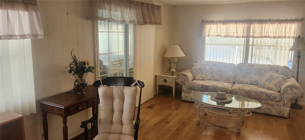 For Sale: $130,000 (2 beds, 2 baths, 1008 Square Feet)