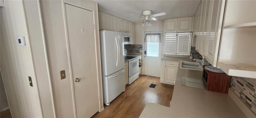 For Sale: $130,000 (2 beds, 2 baths, 1008 Square Feet)