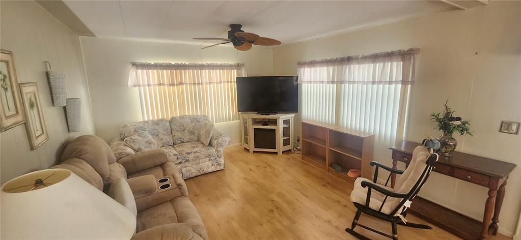 For Sale: $130,000 (2 beds, 2 baths, 1008 Square Feet)