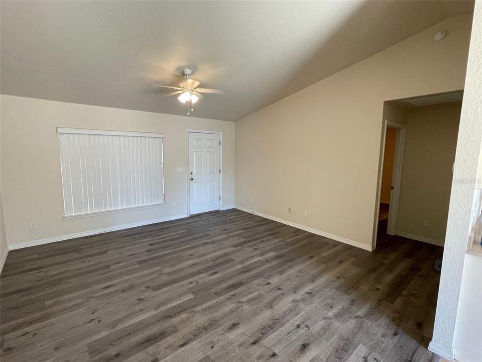 出租: $1,500 (3 贝兹, 2 浴室, 1150 平方英尺)