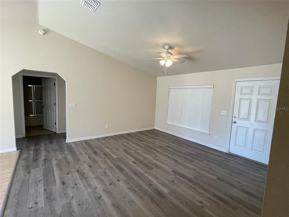 出租: $1,500 (3 贝兹, 2 浴室, 1150 平方英尺)