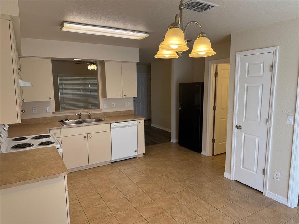 For Rent: $1,250 (2 beds, 2 baths, 1000 Square Feet)