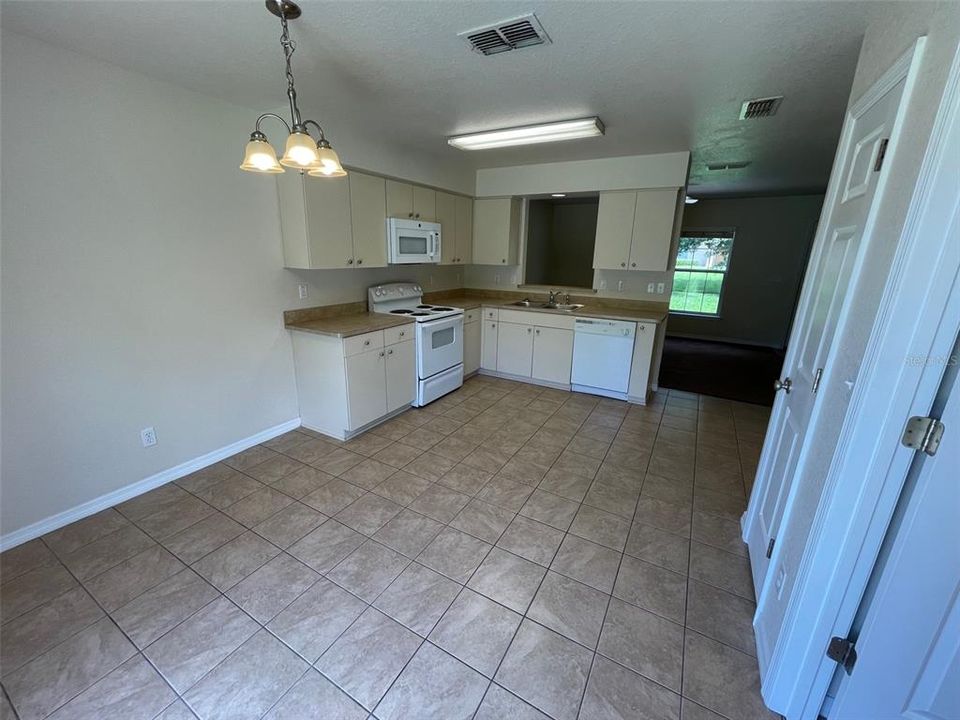 For Rent: $1,250 (2 beds, 2 baths, 1000 Square Feet)