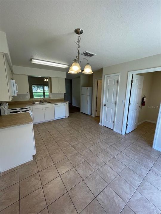 For Rent: $1,250 (2 beds, 2 baths, 1000 Square Feet)