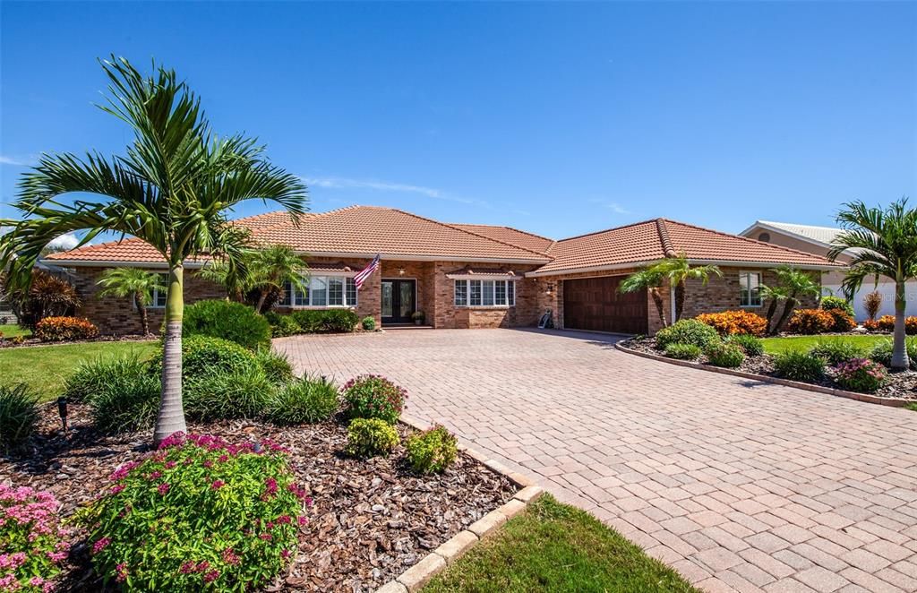 For Sale: $995,000 (4 beds, 2 baths, 3529 Square Feet)