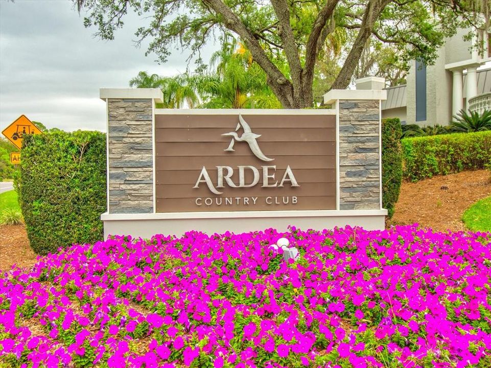 合同活跃: $669,000 (4 贝兹, 2 浴室, 2510 平方英尺)